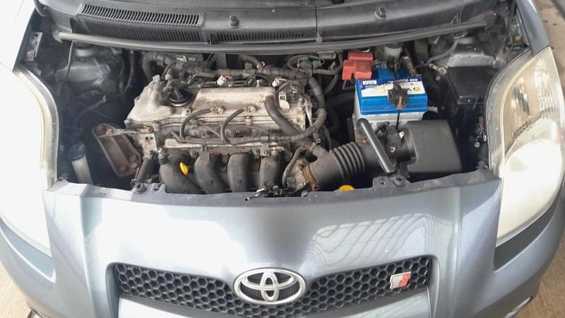 Gebraucht Toyota Yaris 133 PS (97 kW) 2007 Grau Kleinwagen