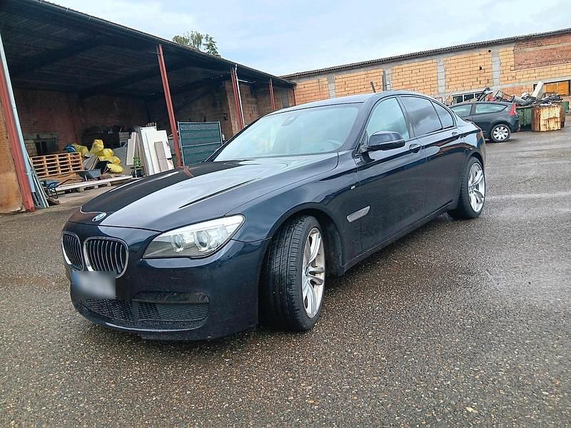 Gebraucht BMW 730 258 PS (189 kW) 2015 Blau Limousine