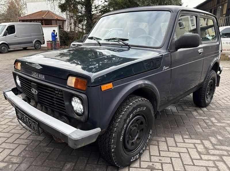 Grau Gebraucht 2013 Lada niva SUV | 6.666 € (Superpreis) - Bild 1/4
