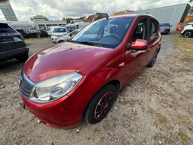 Rot Gebraucht 2011 Dacia Sandero Lauréate Kleinwagen | 2.990 € (Fairer Preis) - Bild 1/4