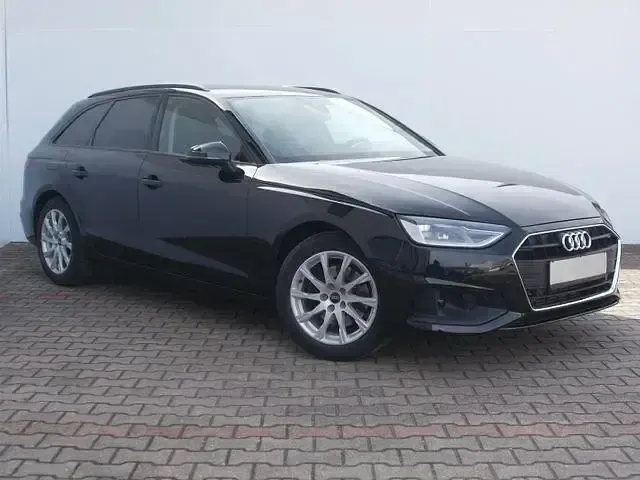 Używany Audi A4 150 KM (110 kW) 2022 Czarny Kombi