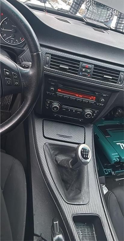 Gebraucht BMW 320 150 PS (110 kW) 2007 Schwarz Limousine