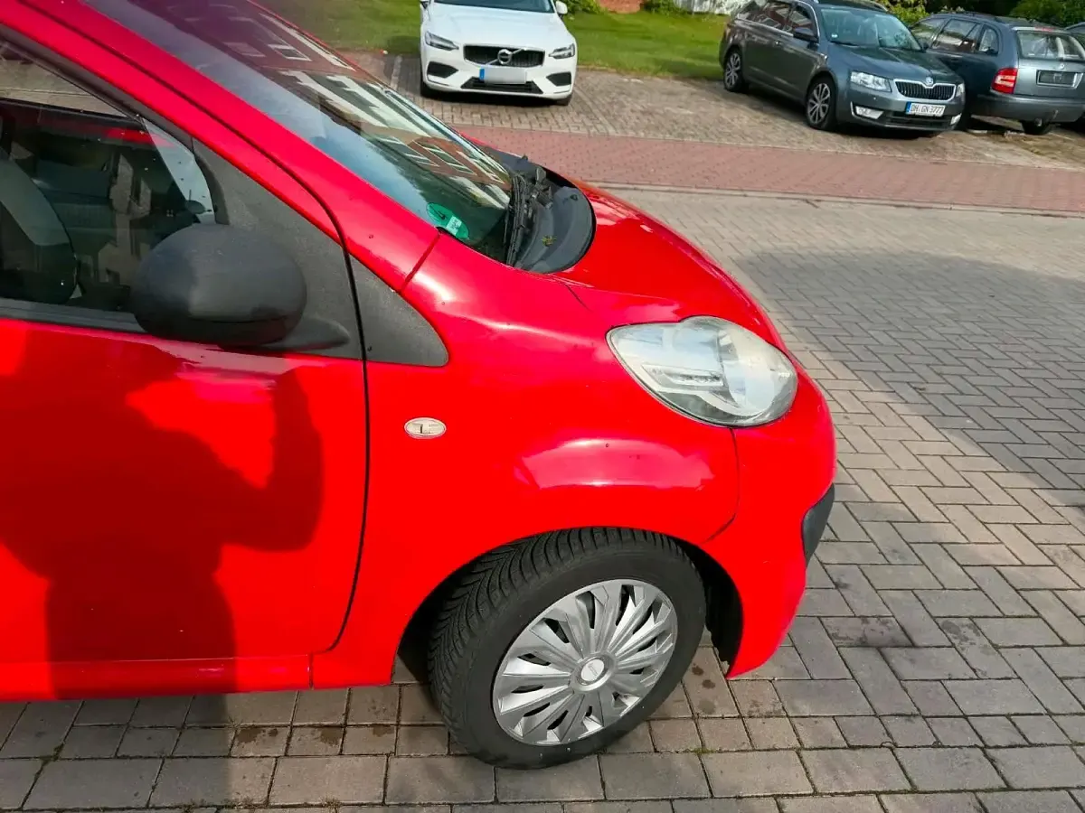 Gebraucht Peugeot 107 68 PS (50 kW) 2013 Rot Kleinwagen