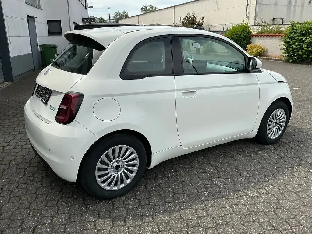 Gebraucht Fiat 500e 86 kW (118 PS) 2023 Weiß Limousine