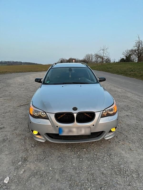 Gebraucht BMW 525 M Sport 177 PS (130 kW) 2005 Silber Kombi
