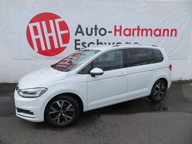 Weiß Gebraucht 2022 VW Touran Highline Van / Kleinbus | 29.780 € (Fairer Preis) - Bild 1/4