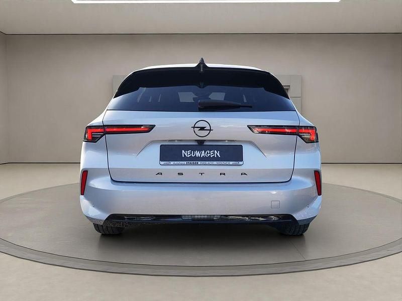 Neu Opel Astra 131 PS (96 kW) 2025 Kristall silber Kombi