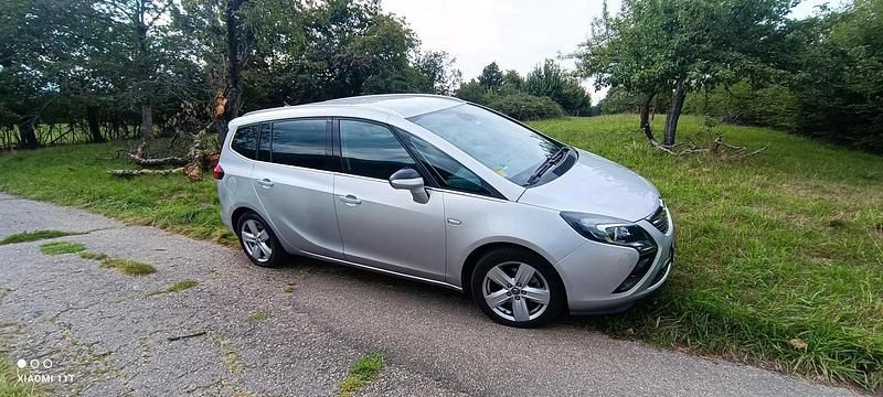 Silber Gebraucht 2015 Opel Zafira Tourer Van / Kleinbus | 6.500 € (Fairer Preis) - Bild 1/4