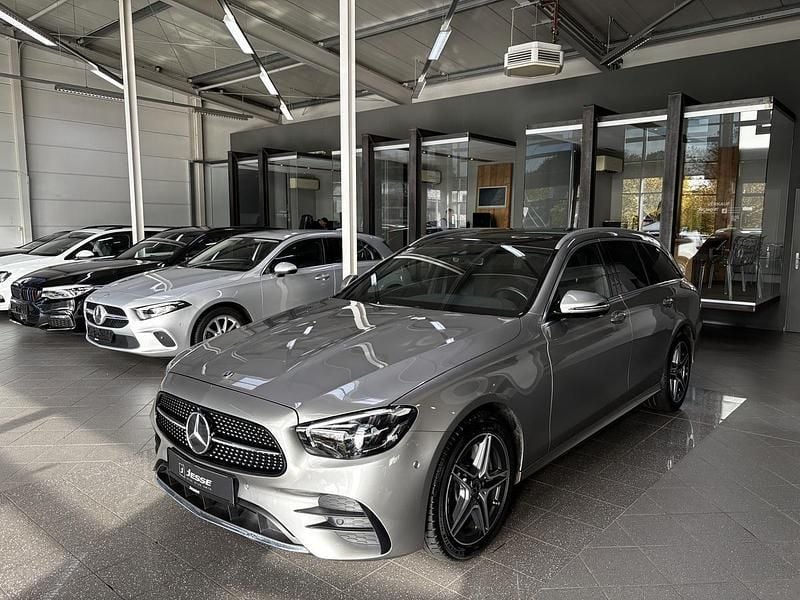 Silber metallic Gebraucht 2021 Mercedes E300 AMG line | 35.100 € (Guter Preis) - Bild 1/4