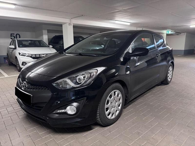 Schwarz Gebraucht 2014 Hyundai i30 Classic Coupé | 6.999 € (Etwas zu teuer) - Bild 1/4