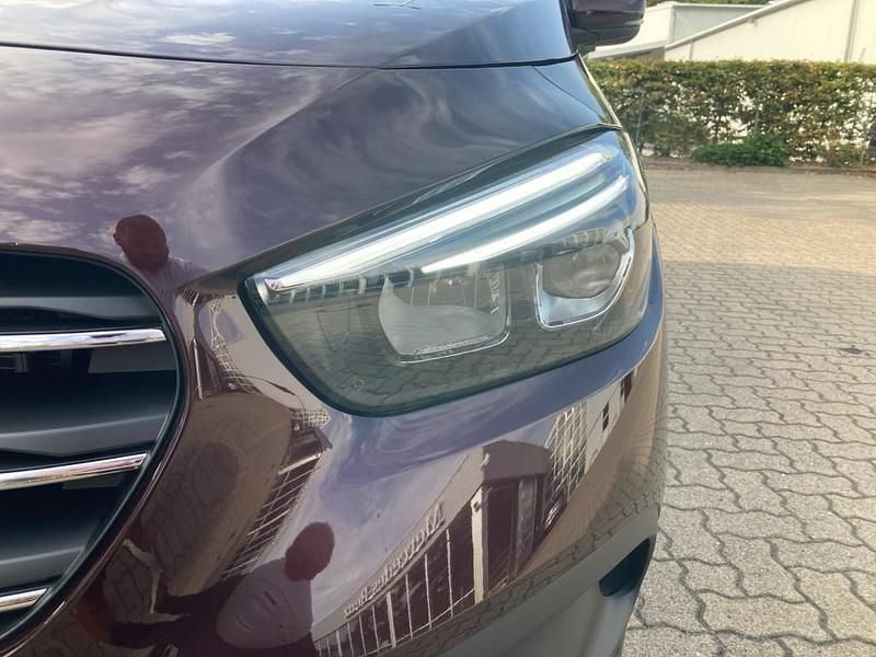 Gebraucht Mercedes T160 Progressive 95 PS (69 kW) 2023 Rubellitrot metallic Van / Kleinbus