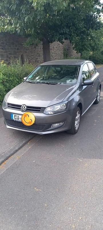 Grau Gebraucht 2013 VW Polo Trendline Kleinwagen | 4.700 € (Fairer Preis) - Bild 1/4