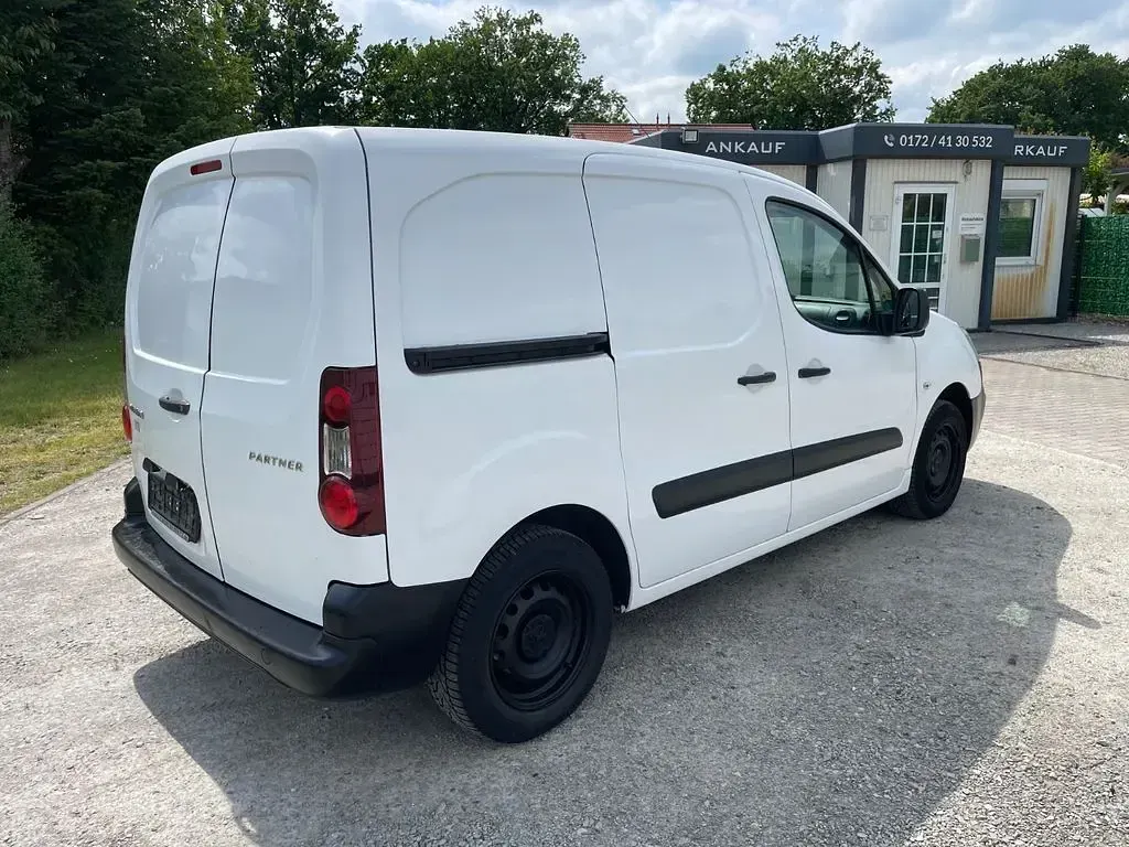 Gebraucht Peugeot Partner 99 PS (72 kW) 2017 Weiß Van / Kleinbus