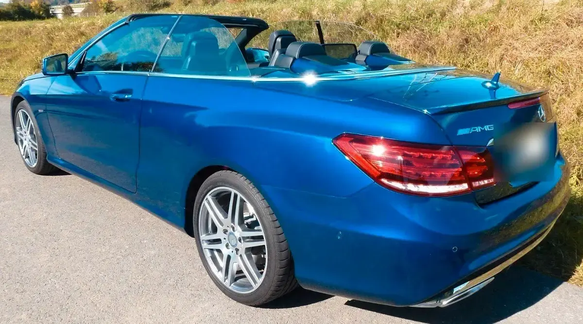 Gebraucht Mercedes E220 AMG 170 PS (125 kW) 2016 Blau Cabrio