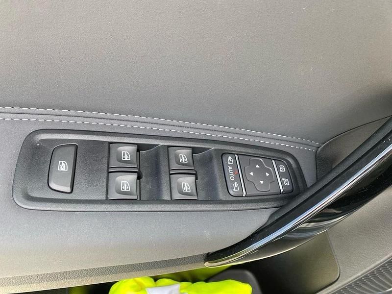 Gebraucht Mercedes EQT200 Progressive 89 kW (122 PS) 2023 Magnetitgrau Van / Kleinbus