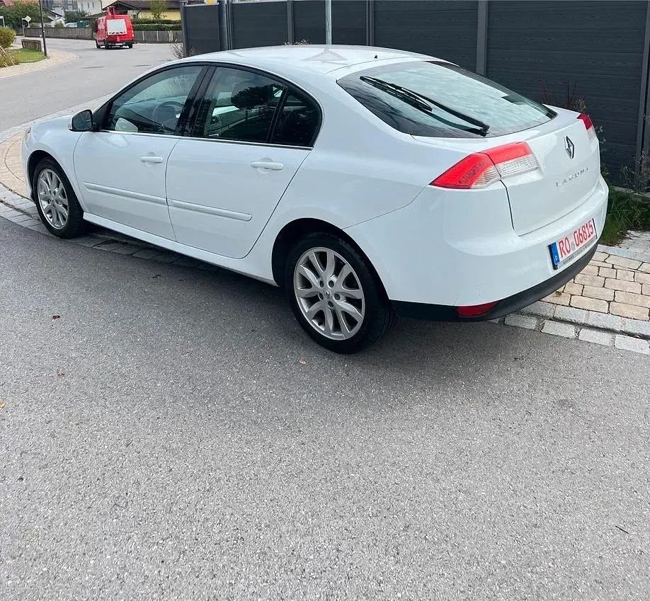 Gebraucht Renault Laguna III 140 PS (102 kW) 2008 Weiß Limousine