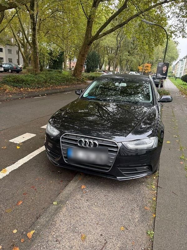 Schwarz Gebraucht 2012 Audi A4 Ambiente Kombi | 8.999 € (Guter Preis) - Bild 1/4