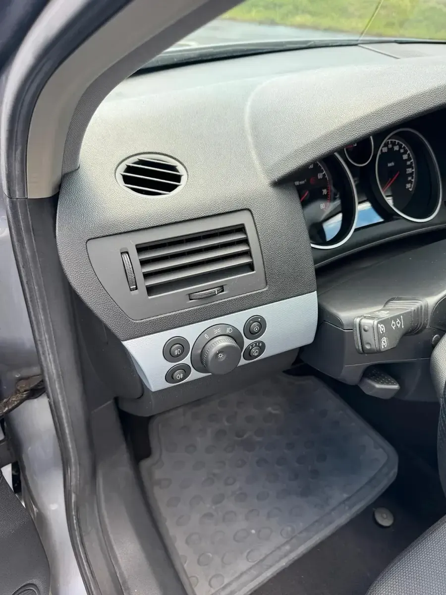 Gebraucht Opel Astra GTC 90 PS (66 kW) 2005 Silber Coupé