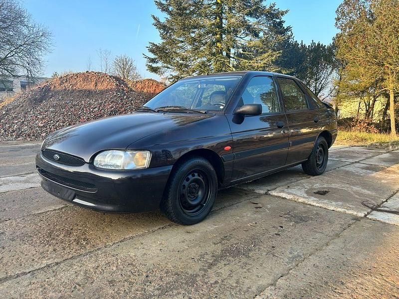 Gebraucht Ford Escort 90 PS (66 kW) 1997 Violet Limousine