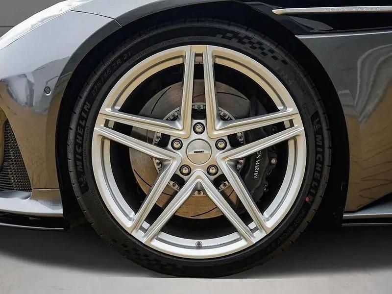 Neu Aston Martin DB12 680 PS (500 kW) 2025 Silber