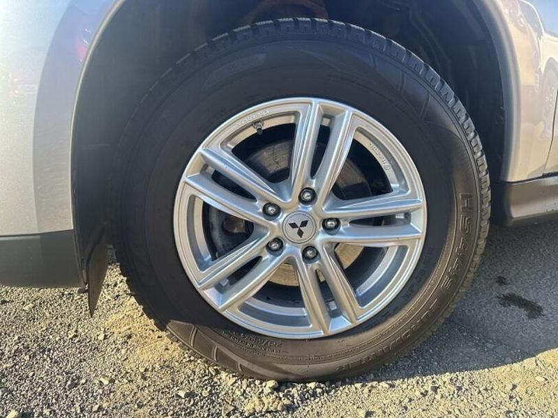 Gebraucht Mitsubishi ASX Diamant Edition 117 PS (86 kW) 2015 Coolsilber (metallic) SUV