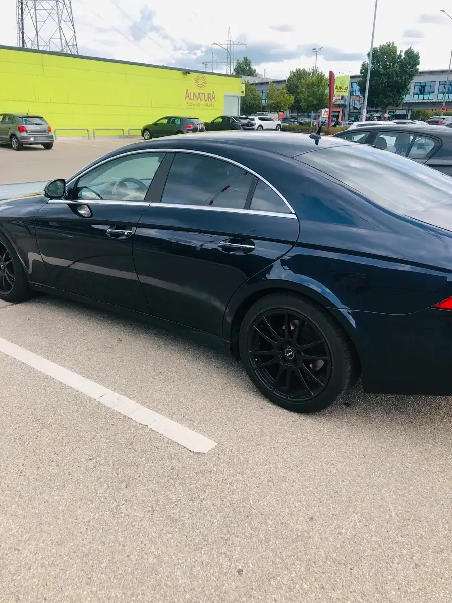 Gebraucht Mercedes CLS320 272 PS (200 kW) 2007 Violet Coupé