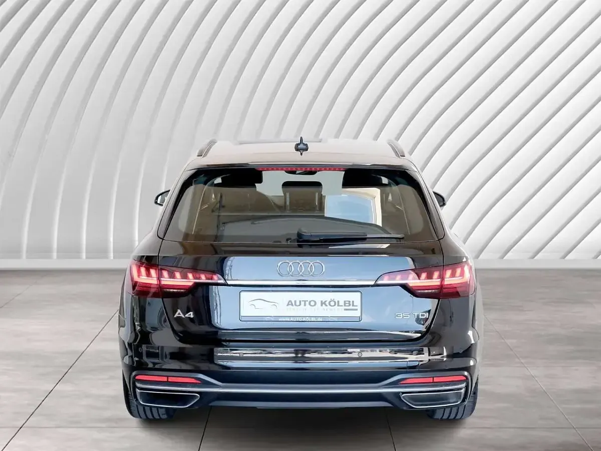 Gebraucht Audi A4 Advanced 163 PS (119 kW) 2023 Brillantschwarz Kombi