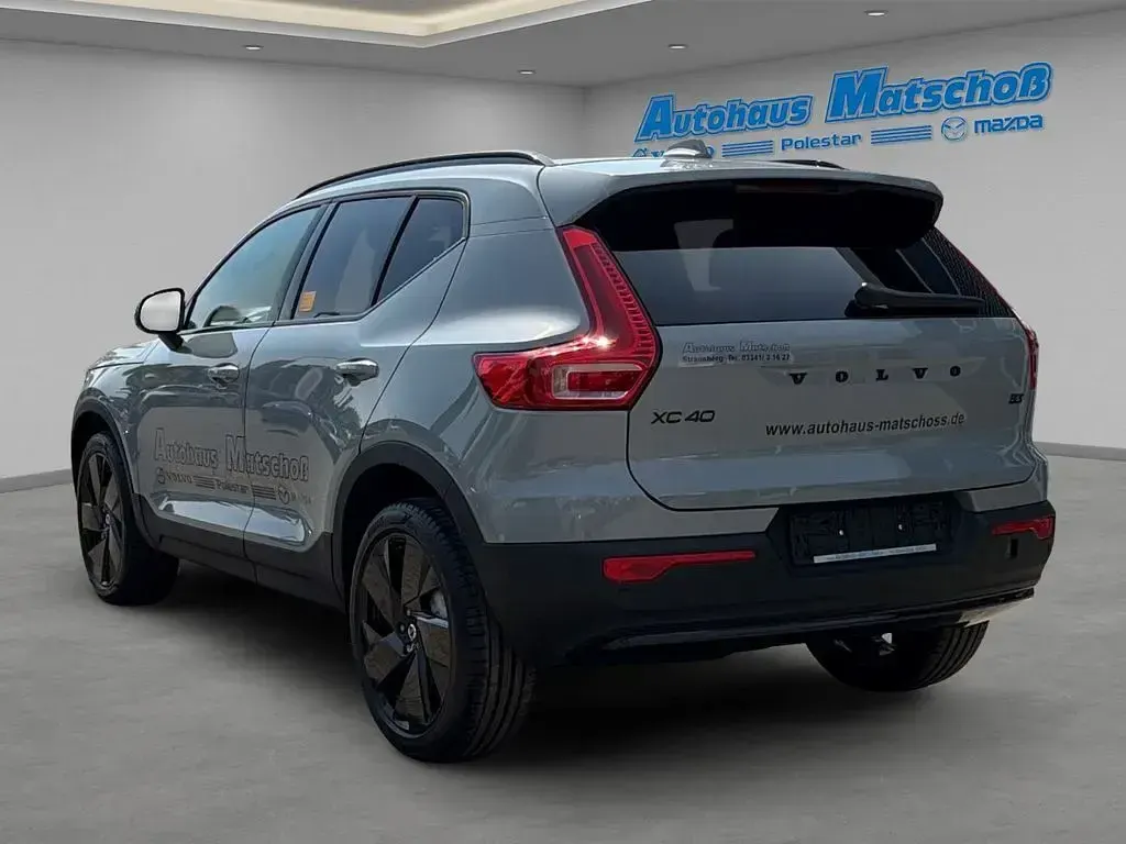 Gebraucht Volvo XC40 Plus 163 PS (119 kW) 2026 Grau SUV