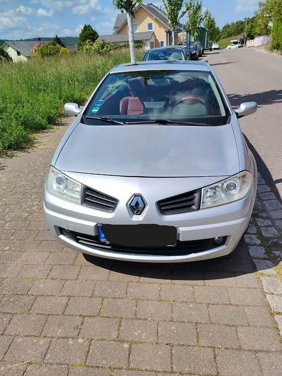 Grau Gebraucht 2007 Renault Mégane Cabriolet Dynamique Cabrio | 4.500 € (Etwas zu teuer) - Bild 1/4