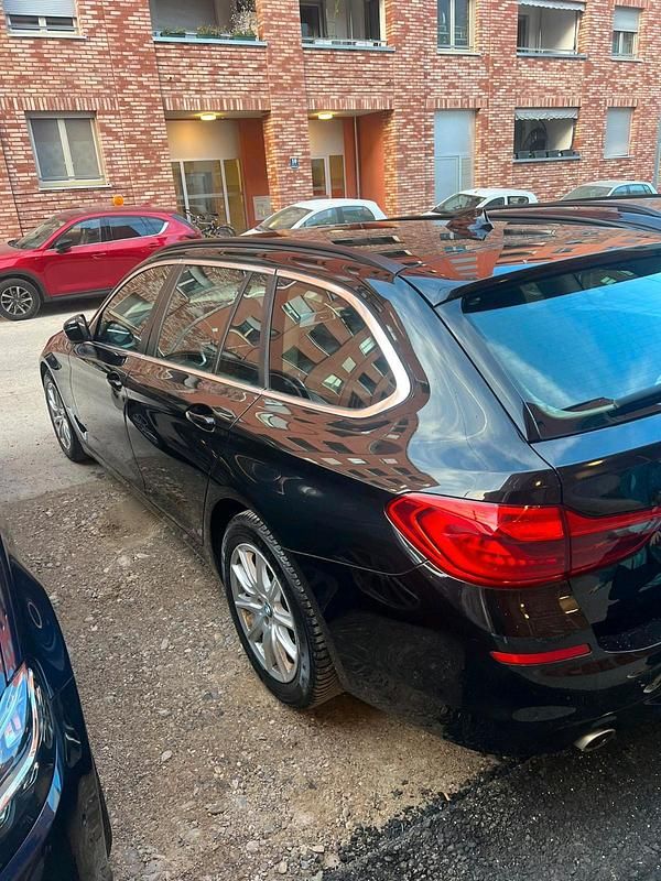 Schwarz Gebraucht 2020 BMW 520 Kombi | 20.500 € (Superpreis) - Bild 1/4