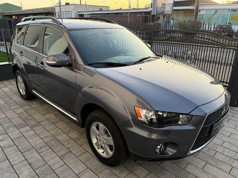 Gebraucht Mitsubishi Outlander Invite 147 PS (108 kW) 2011 Grau SUV