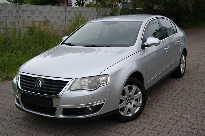 Silber Gebraucht 2009 VW Passat Comfortline Limousine | 2.488 € (Superpreis) - Bild 1/4