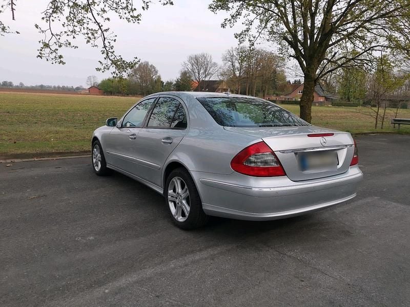 Second-hand Mercedes E300 211 CP (155 kW) 2009 Argintiu Berlinǎ
