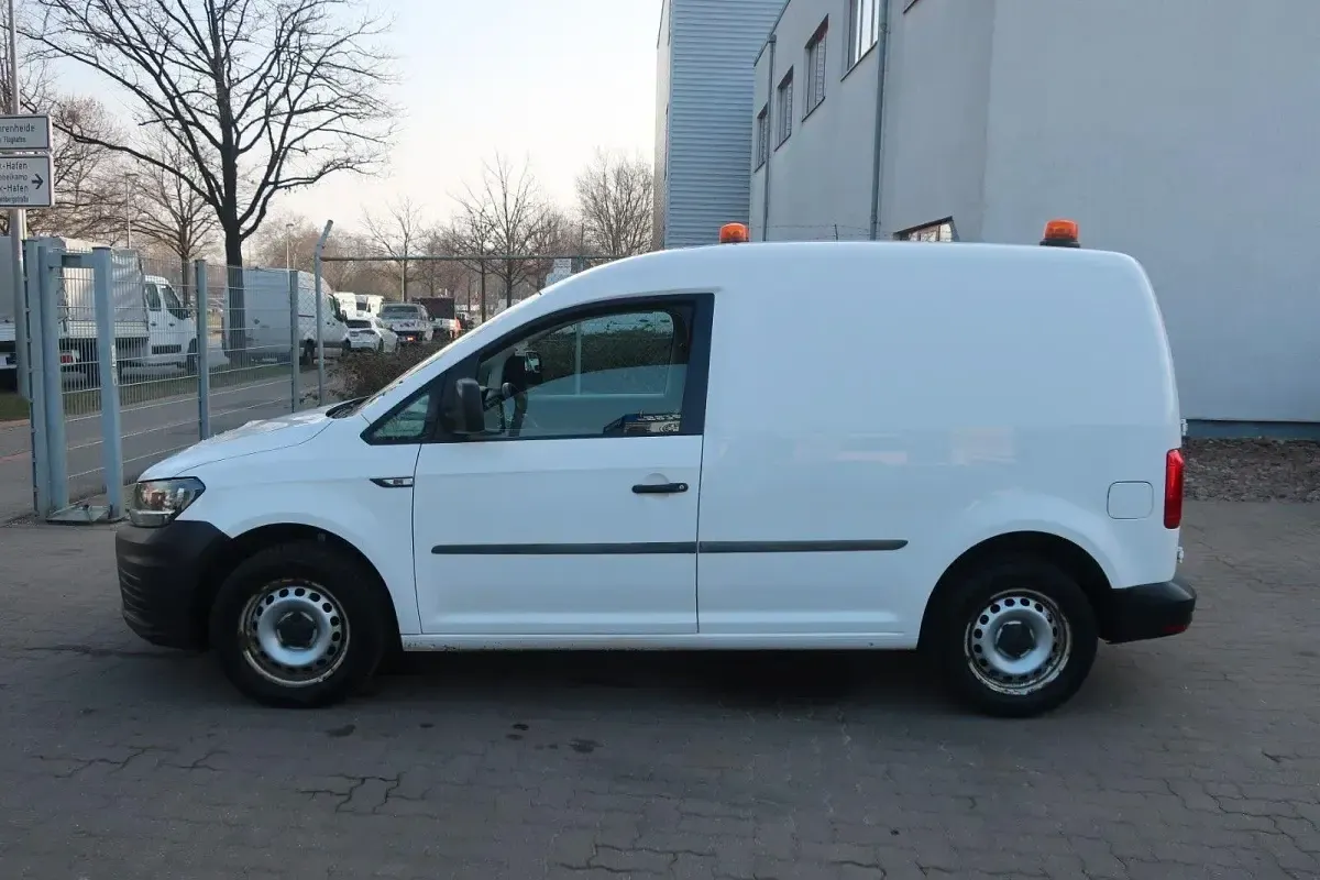 Second-hand VW Caddy 102 CP (75 kW) 2019 Alb Monovolum