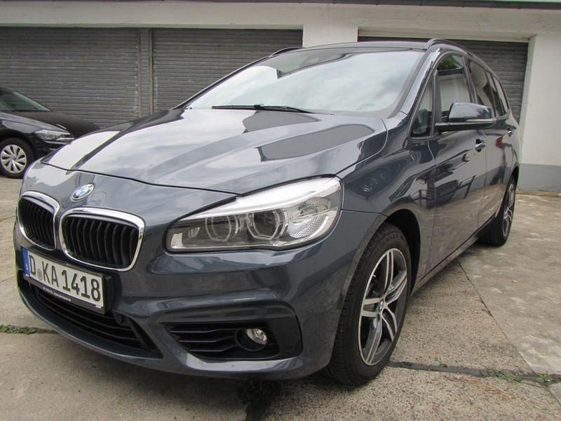 Grau Gebraucht 2017 BMW 218 Gran Tourer Sport Line Van / Kleinbus | 15.990 € (Guter Preis) - Bild 1/4