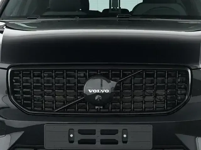 Gebraucht Volvo XC40 163 PS (119 kW) 2025 Schwarz SUV