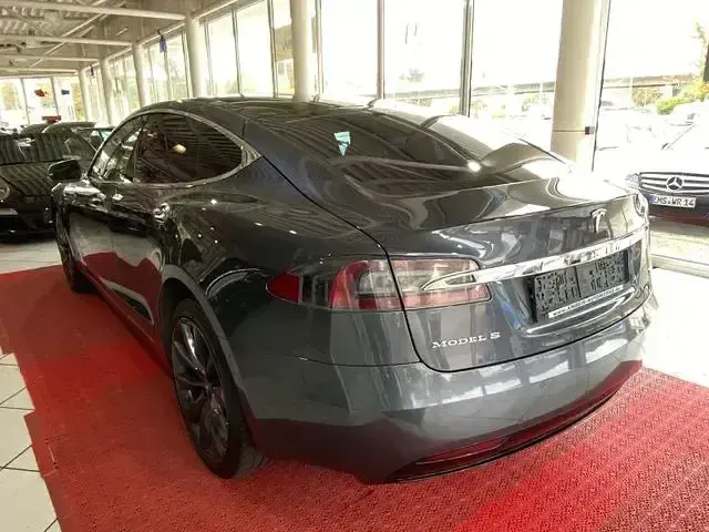 Usata Tesla Model S 386 kW (525 CV) 2016 Grigio Utilitaria
