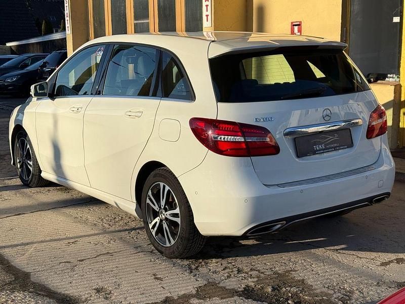 Gebraucht Mercedes B180 122 PS (89 kW) 2018 Weiß Van / Kleinbus