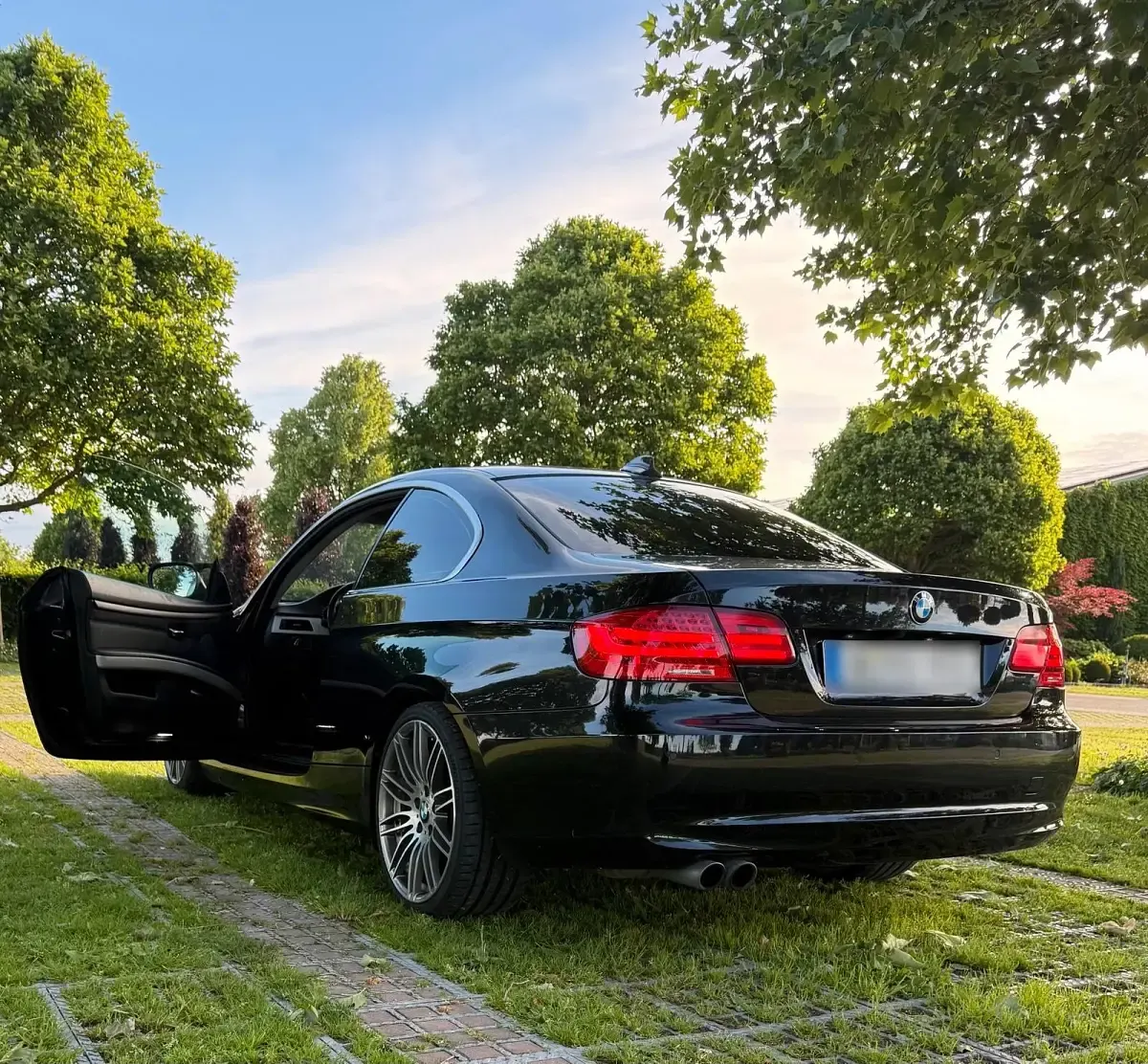 Gebraucht BMW 330 245 PS (180 kW) 2011 Schwarz Coupé