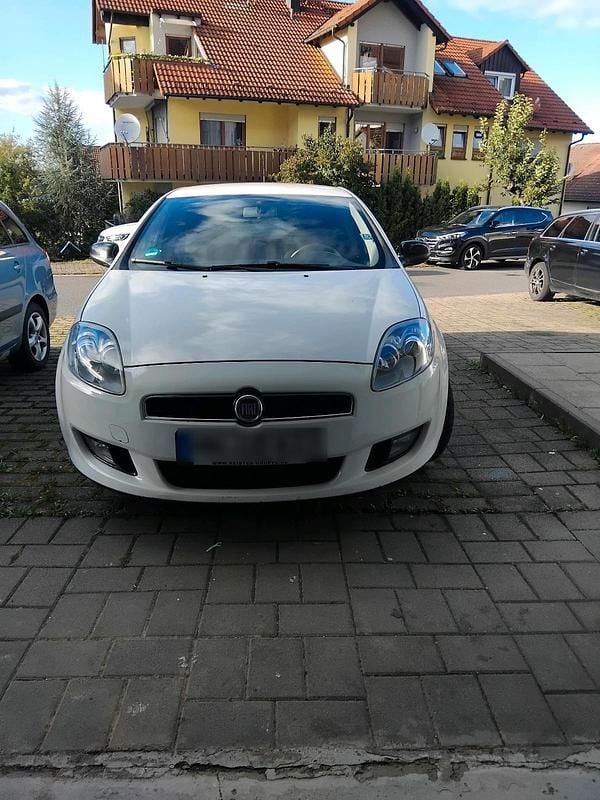 Weiß Gebraucht 2015 Fiat Bravo Kleinwagen | 4.500 € (Teuer) - Bild 1/4