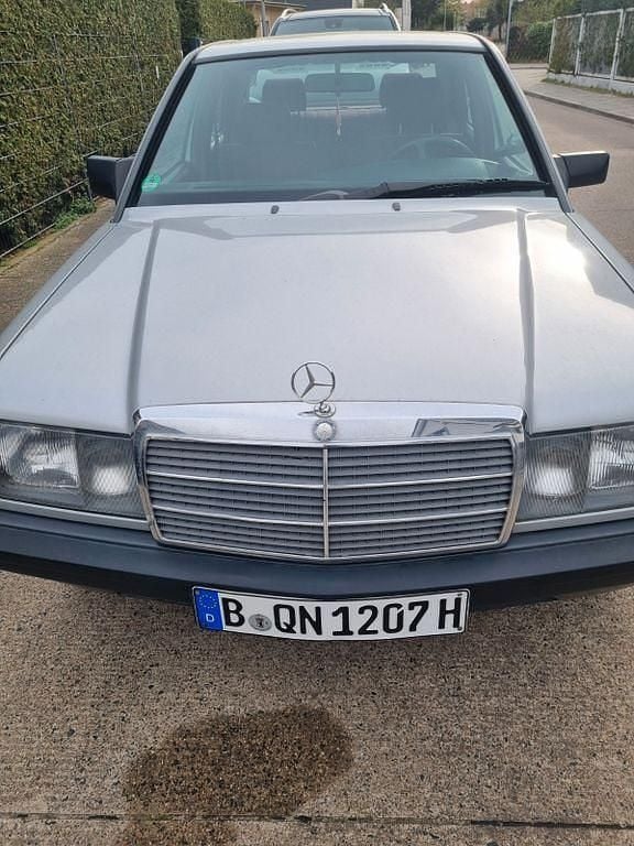 Silber Gebraucht 1986 Mercedes 190 Limousine | 8.000 € - Bild 1/4