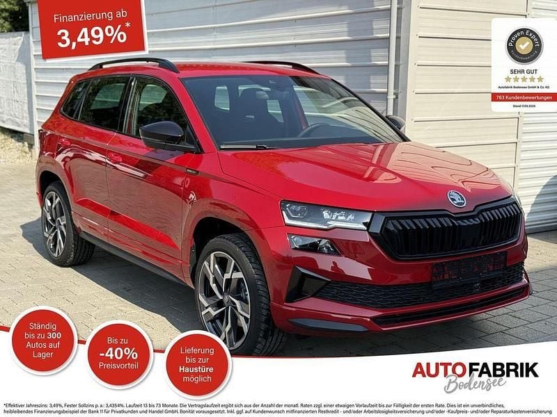 Velvet red Neu 2025 Skoda Karoq SportLine SUV | 38.990 € (Guter Preis) - Bild 1/4