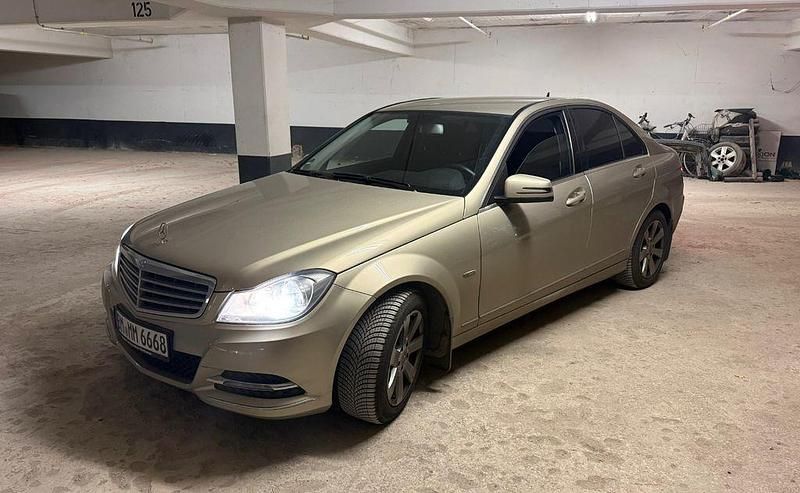 Gebraucht Mercedes C180 Elegance 156 PS (114 kW) 2012 Beige Limousine