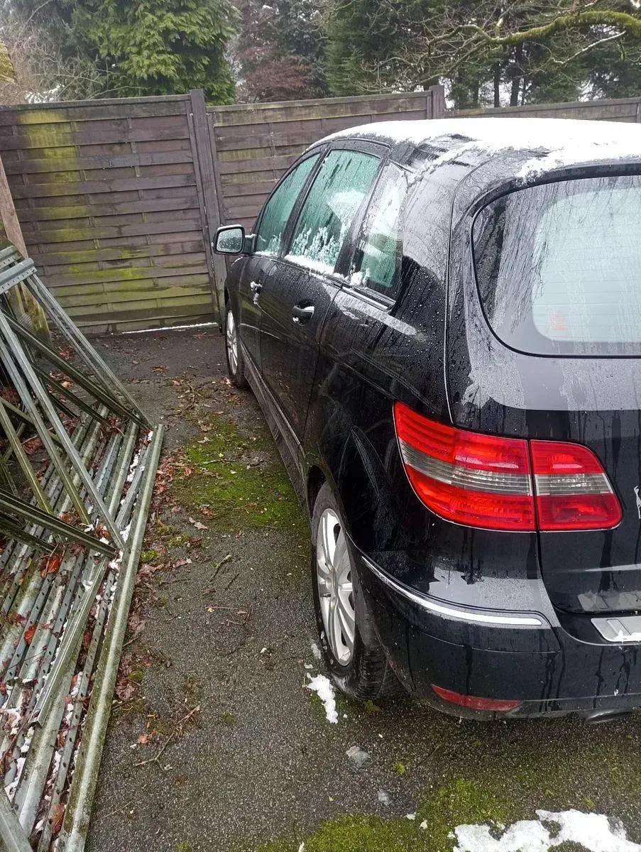 Gebraucht Mercedes B180 109 PS (80 kW) 2011 Schwarz Kleinwagen