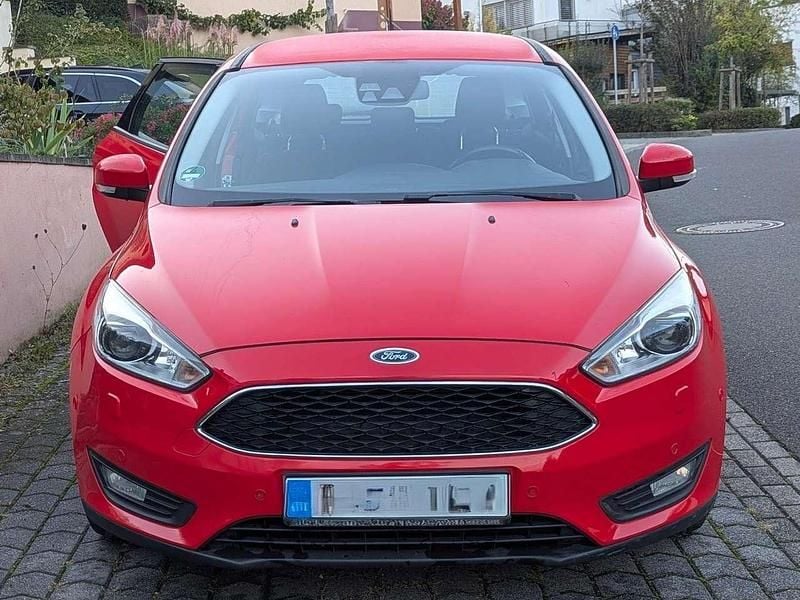 Rot Gebraucht 2015 Ford Focus Kombi | 6.999 € (Superpreis) - Bild 1/4