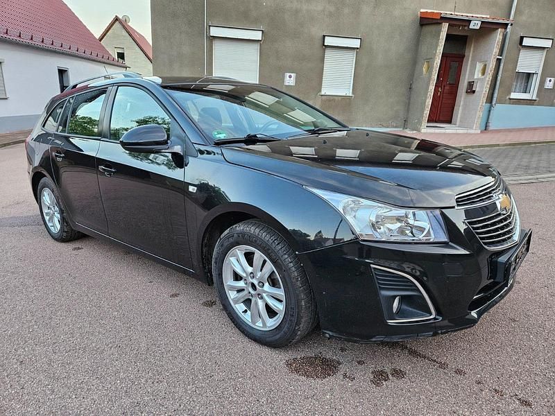 Schwarz Gebraucht 2013 Chevrolet Cruze Kombi | 2.300 € (Superpreis) - Bild 1/4