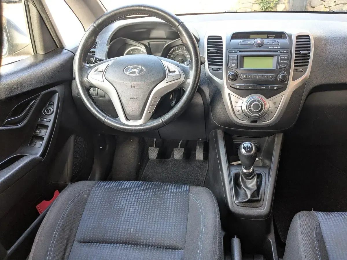 Gebraucht Hyundai ix20 90 PS (66 kW) 2012 Grau Kleinwagen