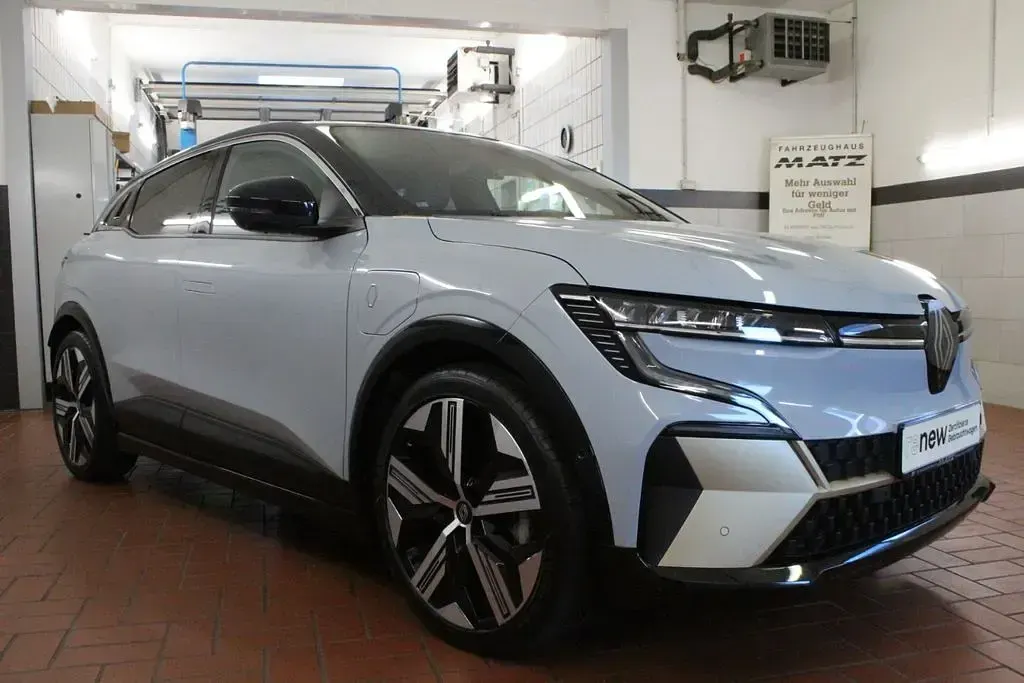 Gebraucht Renault Megane E-Tech Iconic 160 kW (218 PS) 2023 Weiß Limousine