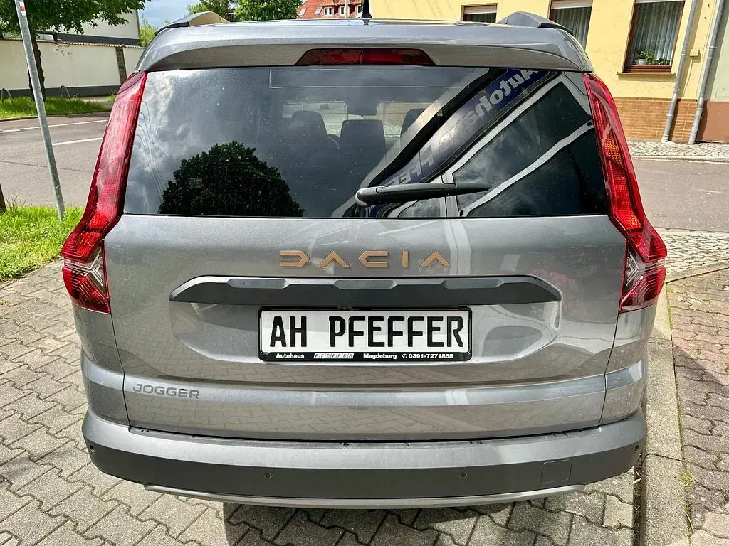 Gebraucht Dacia Jogger Extreme 110 PS (80 kW) 2025 Grau Van / Kleinbus