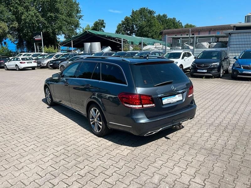 Gebraucht Mercedes E220 170 PS (125 kW) 2016 Grau Kombi